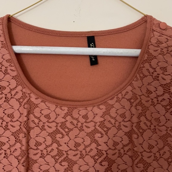 Shirt 👚 - Picture 2 of 5